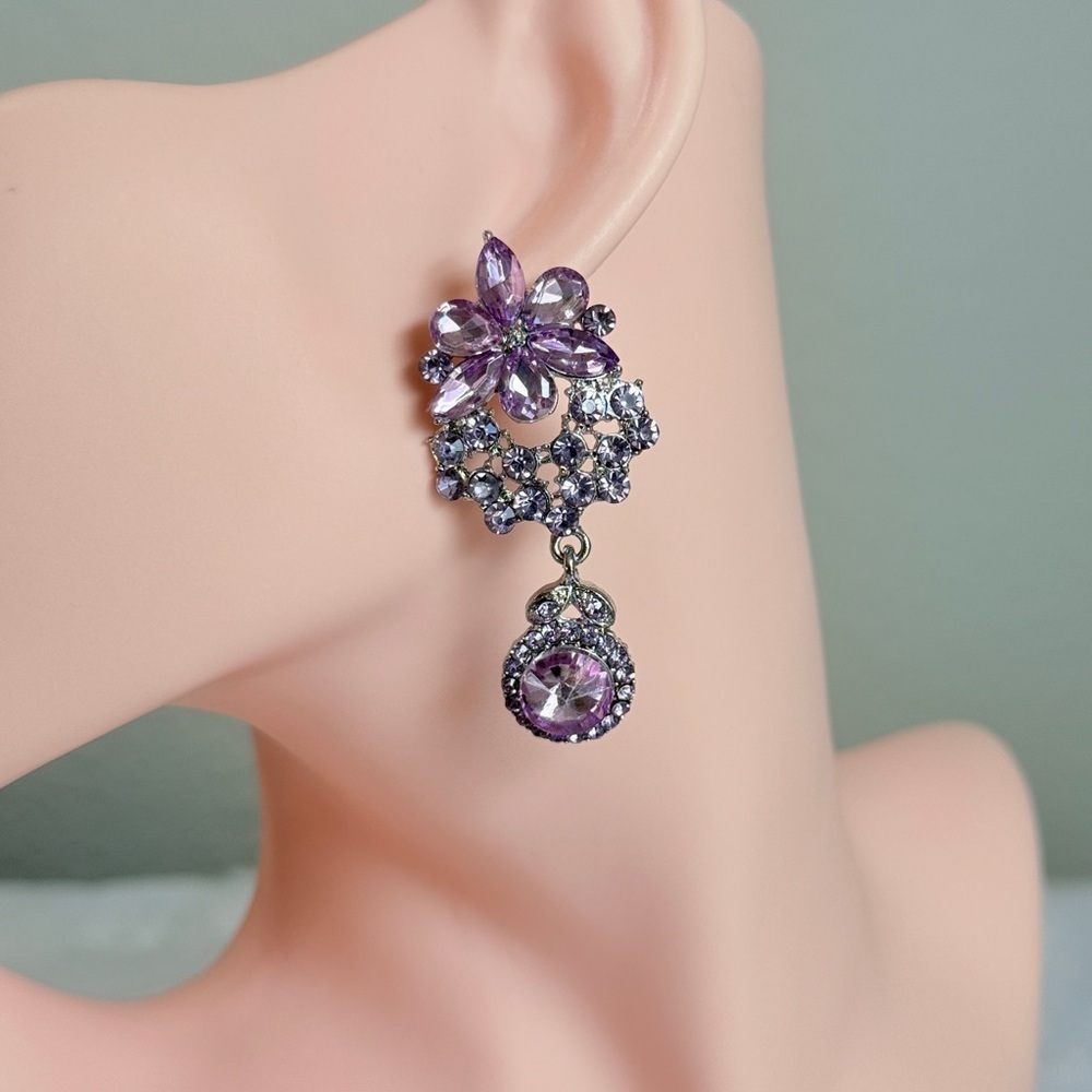 ⚜️ Elegant Purple Floral Drop Earrings